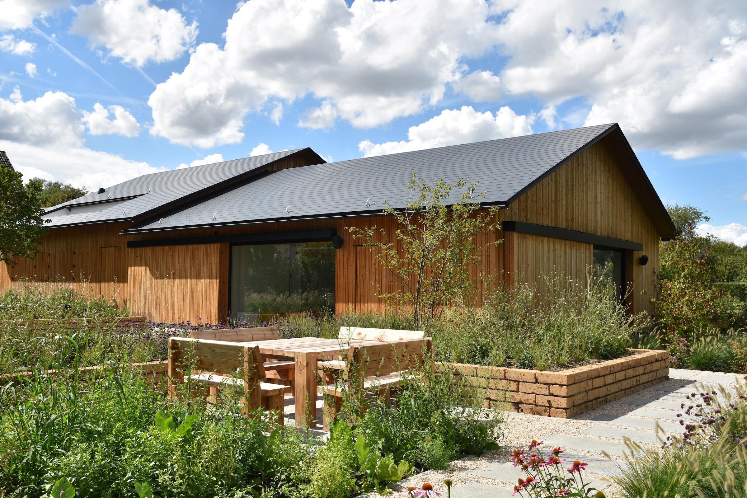 Creative Wonderland — houten gebouw met tuin in Hoegaarden